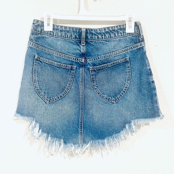 Free People We The Free Bailey Fringe Denim Mini Skirt asymmetric size 26 - Picture 4 of 5